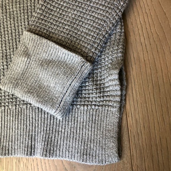 Express Small Gray Grey Waffle Knit Pull Over Sweater Side Slits - Picture 4 of 5